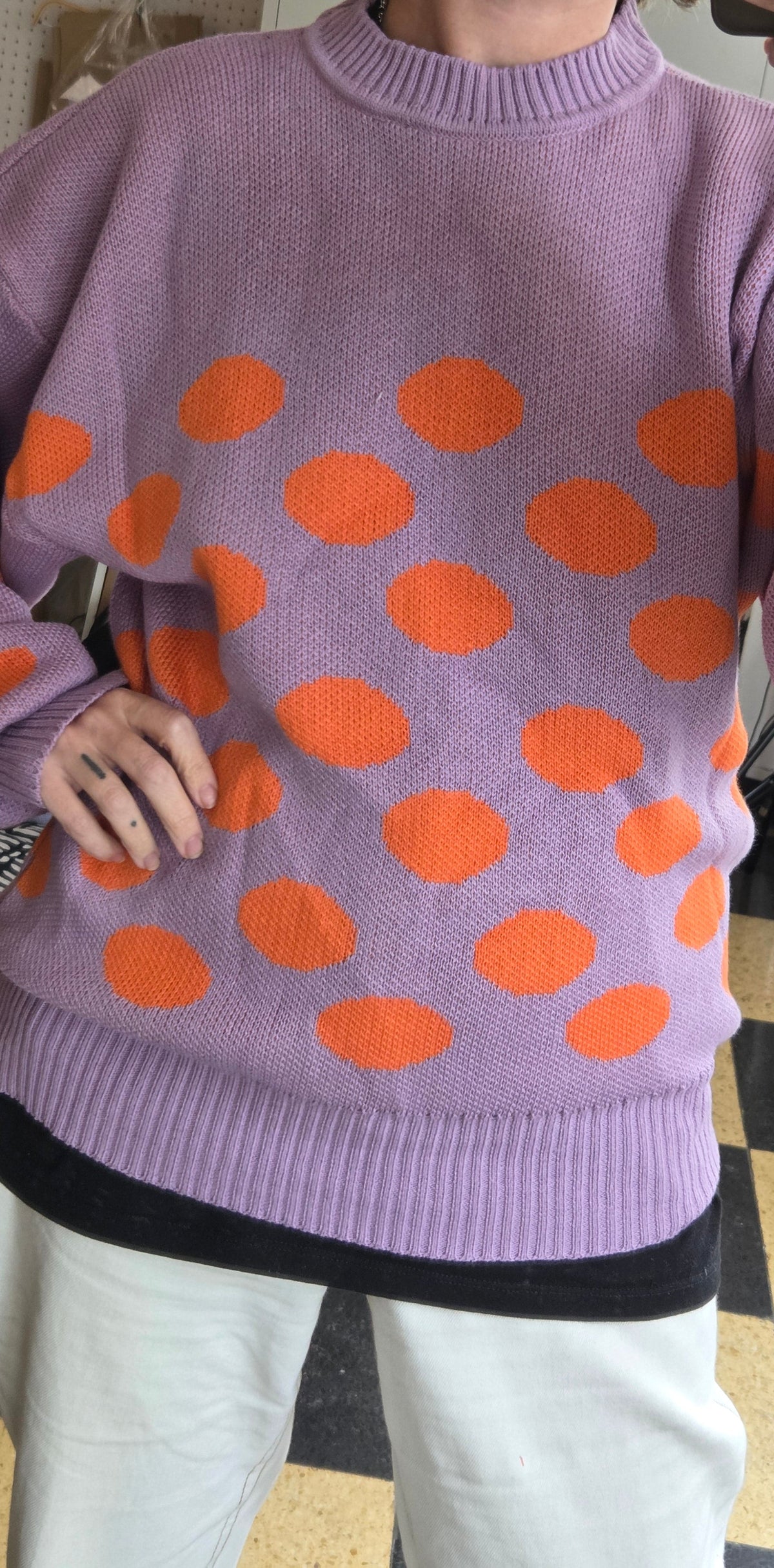 Sweater oversize lunar lila y naranja