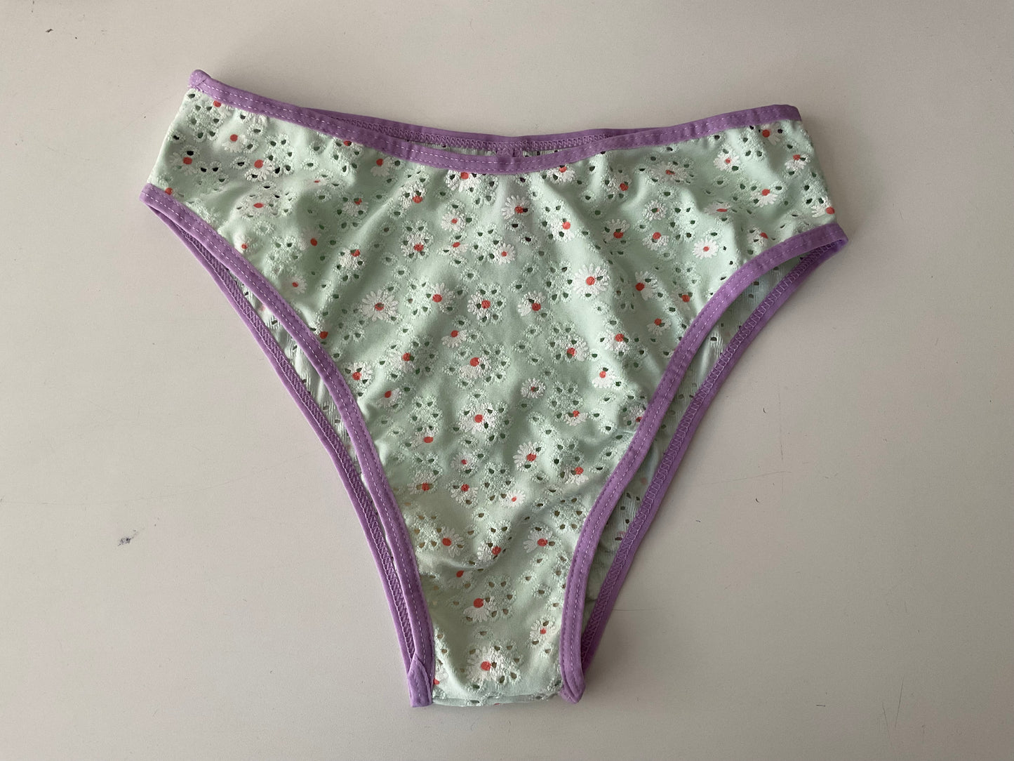 Vedetina Lágrima broderie