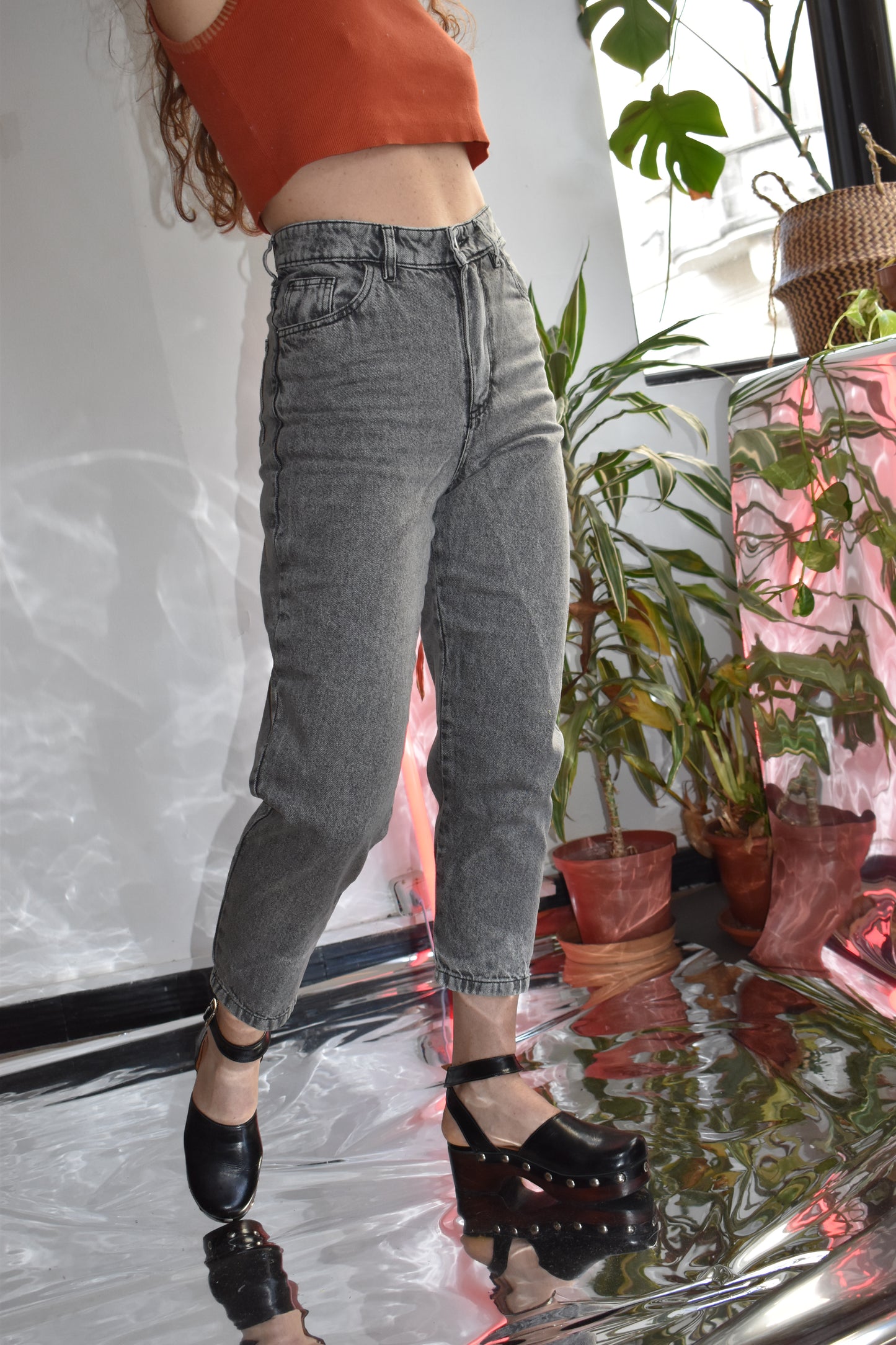 denim mom fit -Reina black stone wash